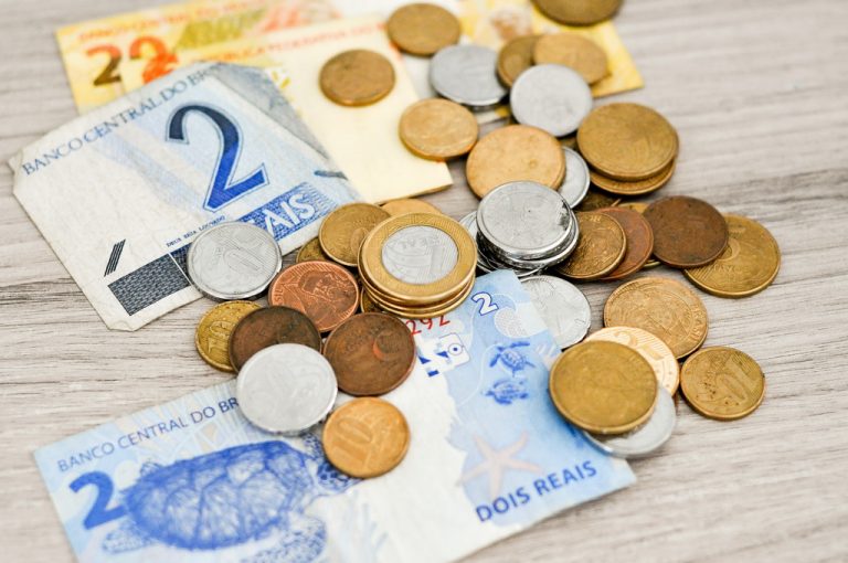 Najczęstsze pułapki ukryte w umowach kredytowych – jak ich uniknąć?